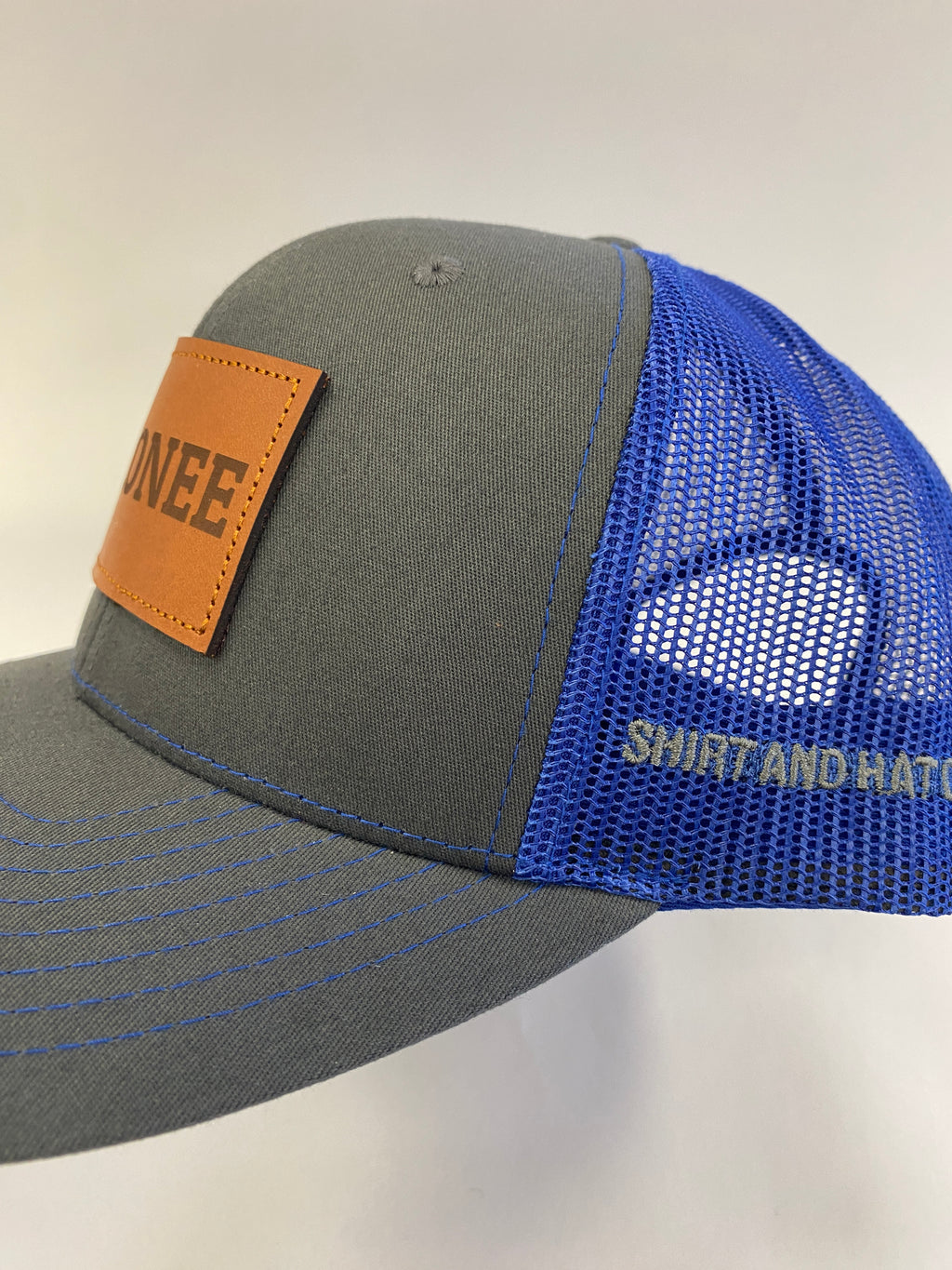 Leather Patch OCONEE Trucker Hat in charcoal/blue