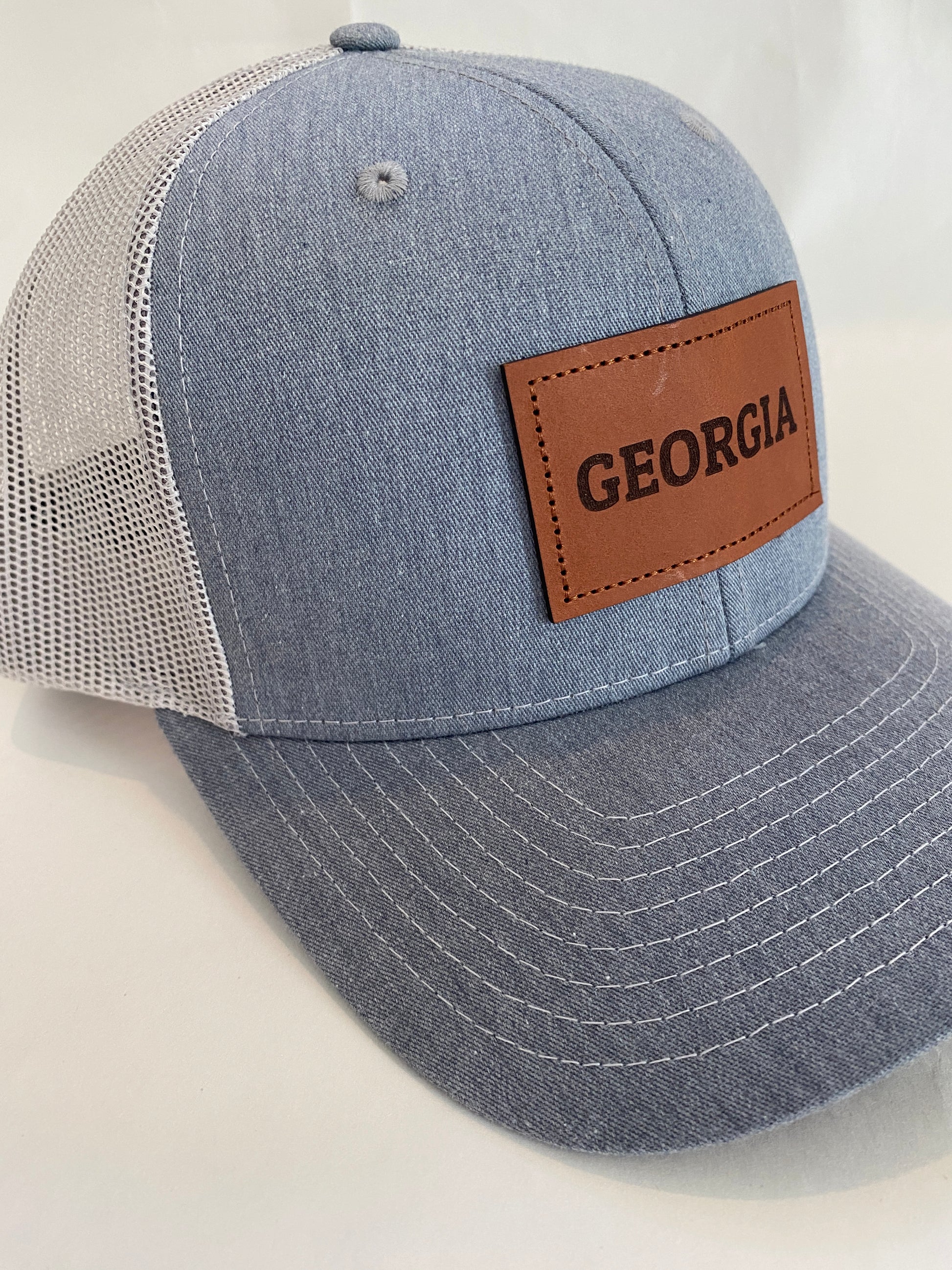 Leather Patch GEORGIA Trucker Hat in heather gray/light gray