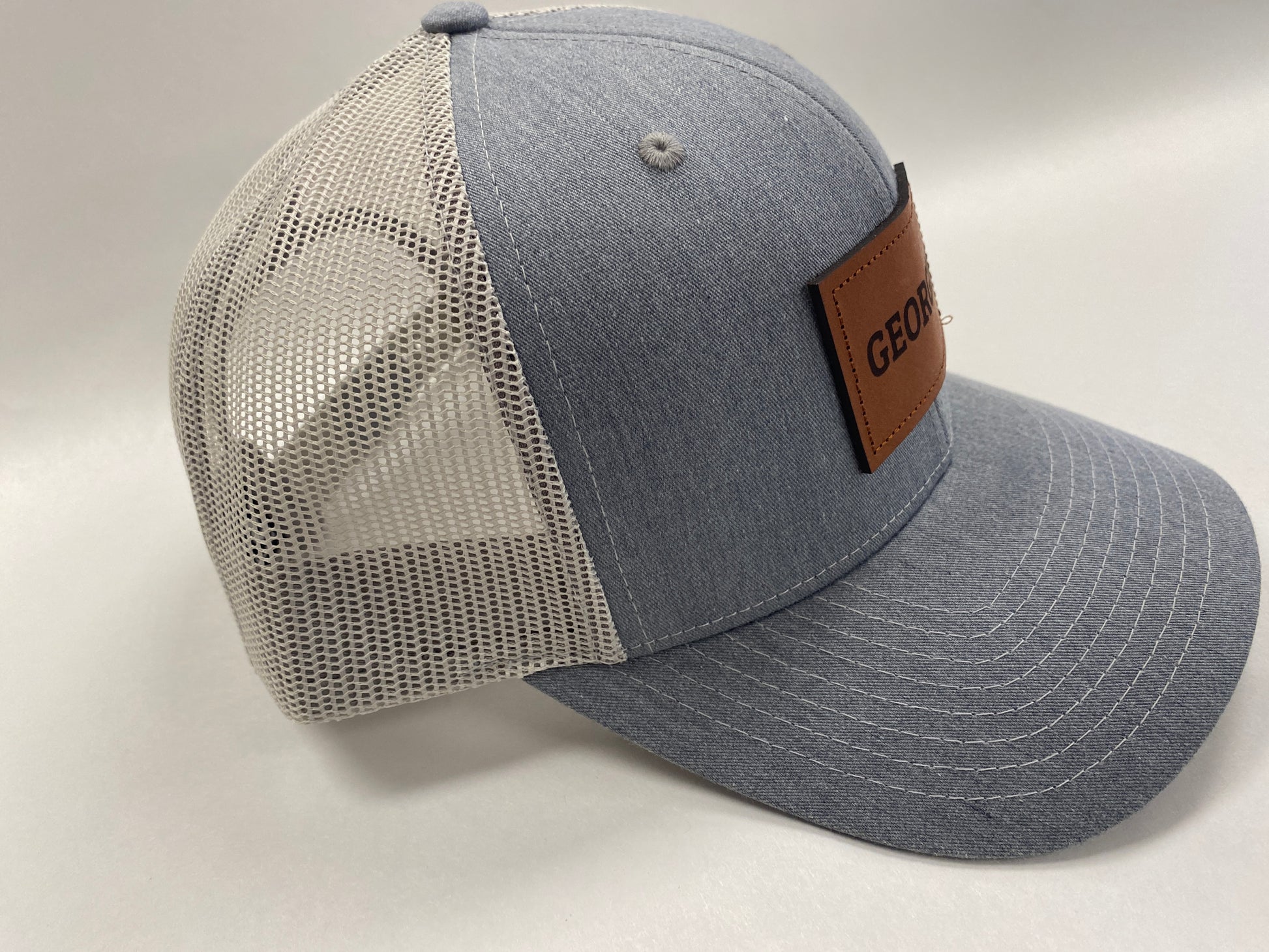 Leather Patch GEORGIA Trucker Hat in heather gray/light gray